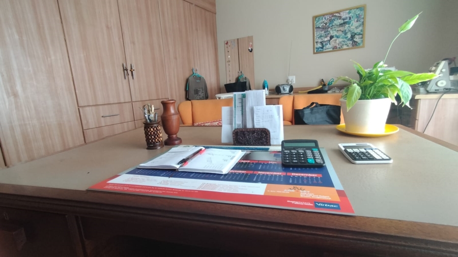 5 Bedroom Property for Sale in Loumarina A H Gauteng