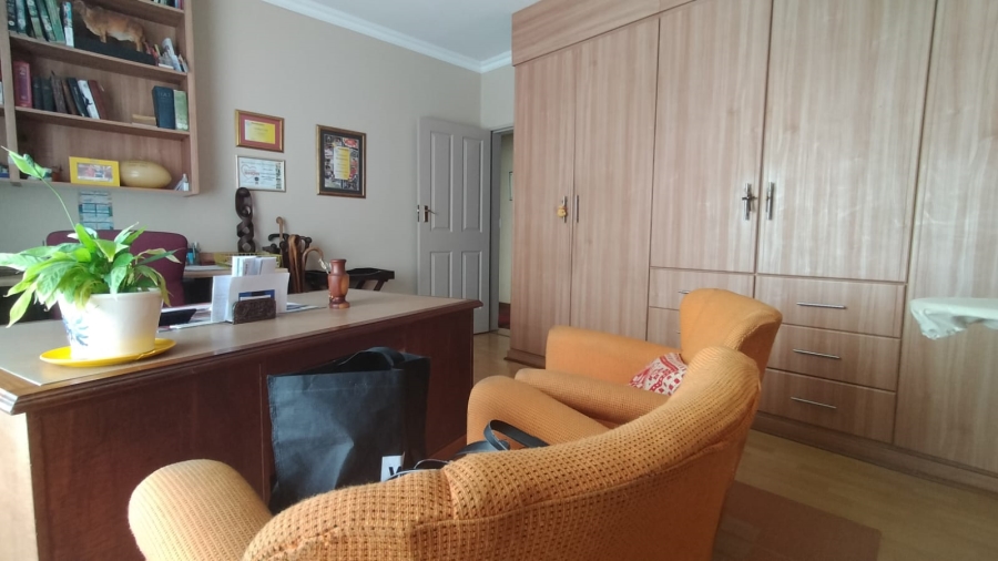 5 Bedroom Property for Sale in Loumarina A H Gauteng