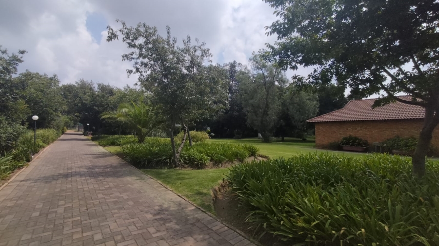 5 Bedroom Property for Sale in Loumarina A H Gauteng