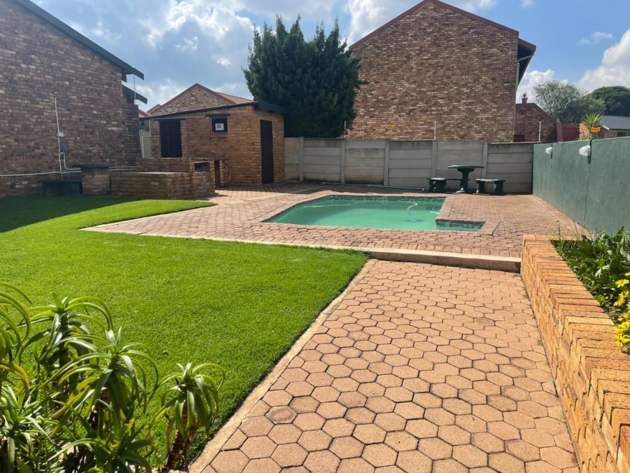 2 Bedroom Property for Sale in Mindalore Gauteng