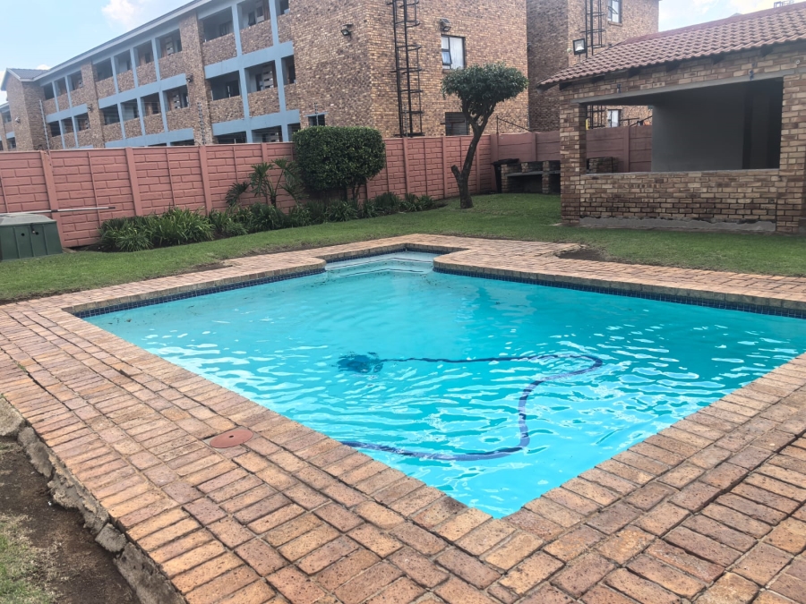 2 Bedroom Property for Sale in Groblerpark Gauteng