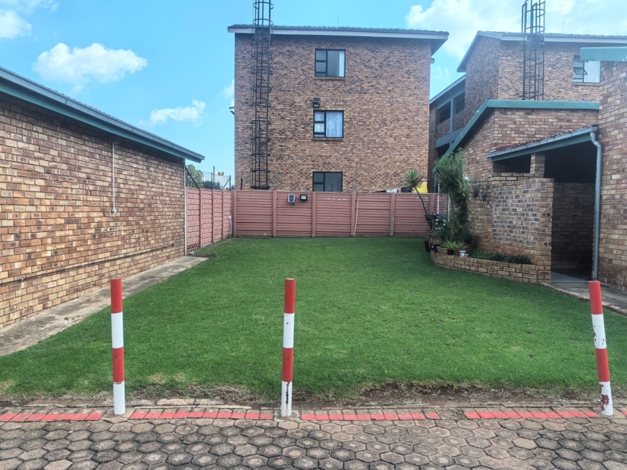 2 Bedroom Property for Sale in Groblerpark Gauteng