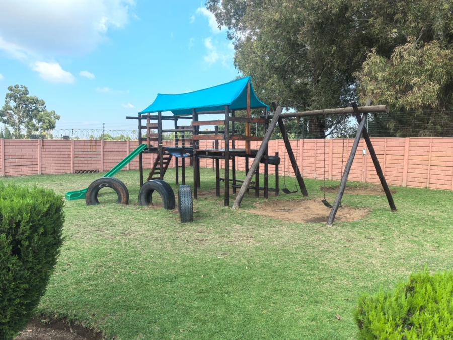 2 Bedroom Property for Sale in Groblerpark Gauteng
