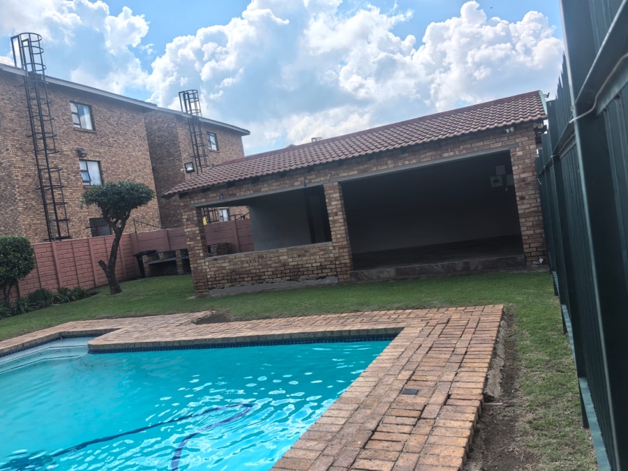 2 Bedroom Property for Sale in Groblerpark Gauteng