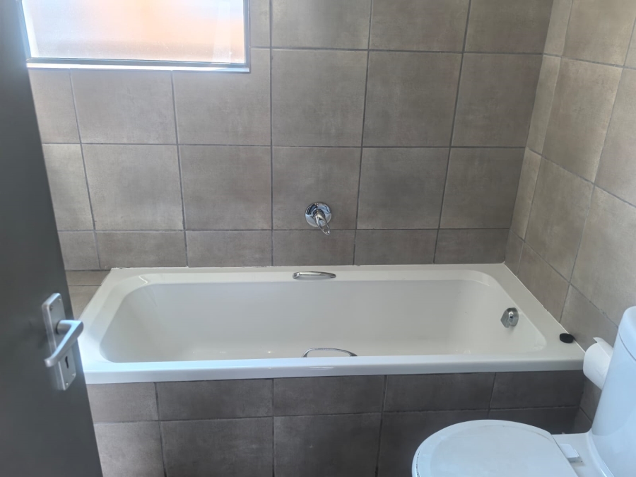 2 Bedroom Property for Sale in Groblerpark Gauteng