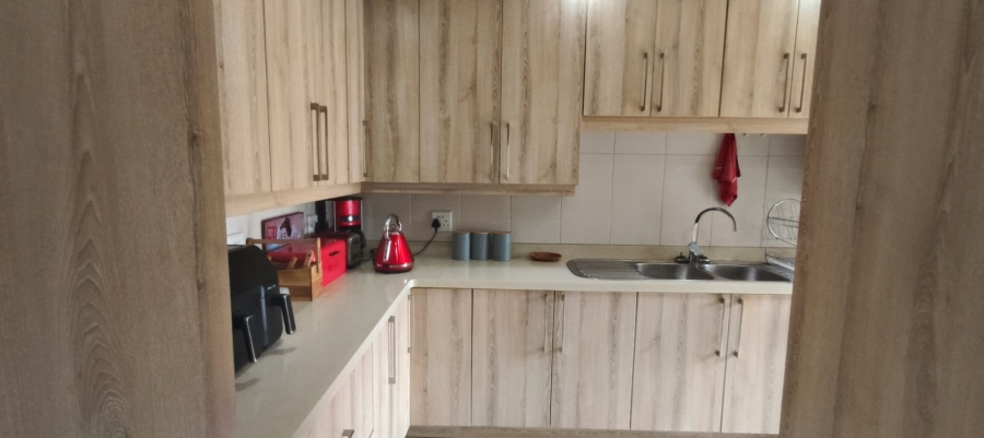 8 Bedroom Property for Sale in Pretoria Gardens Gauteng