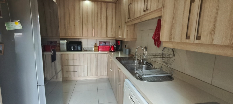 8 Bedroom Property for Sale in Pretoria Gardens Gauteng