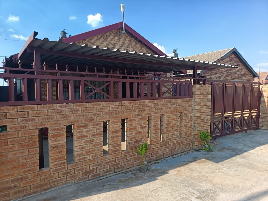 2 Bedroom Property for Sale in Ililiba Gauteng