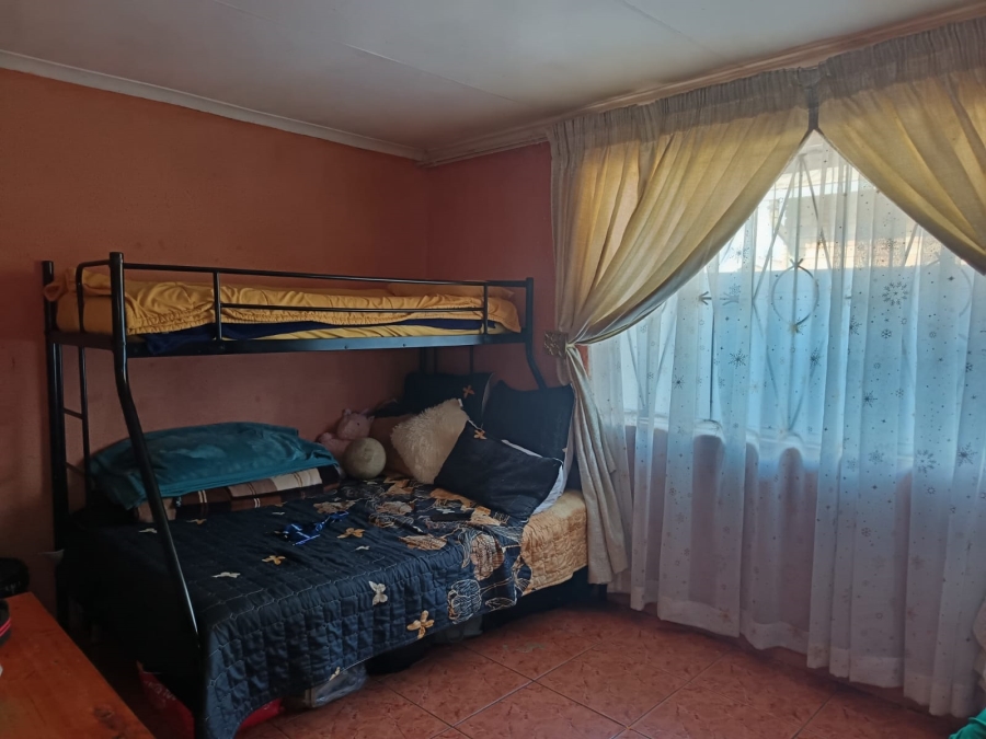 2 Bedroom Property for Sale in Ililiba Gauteng