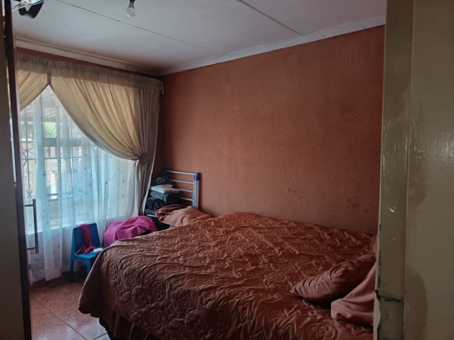 2 Bedroom Property for Sale in Ililiba Gauteng