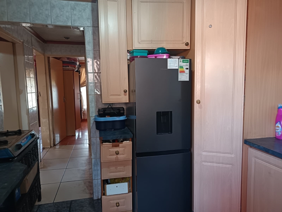 2 Bedroom Property for Sale in Ililiba Gauteng