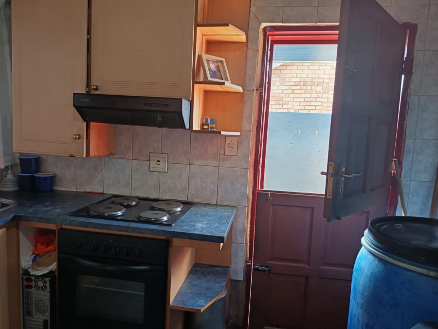 2 Bedroom Property for Sale in Ililiba Gauteng