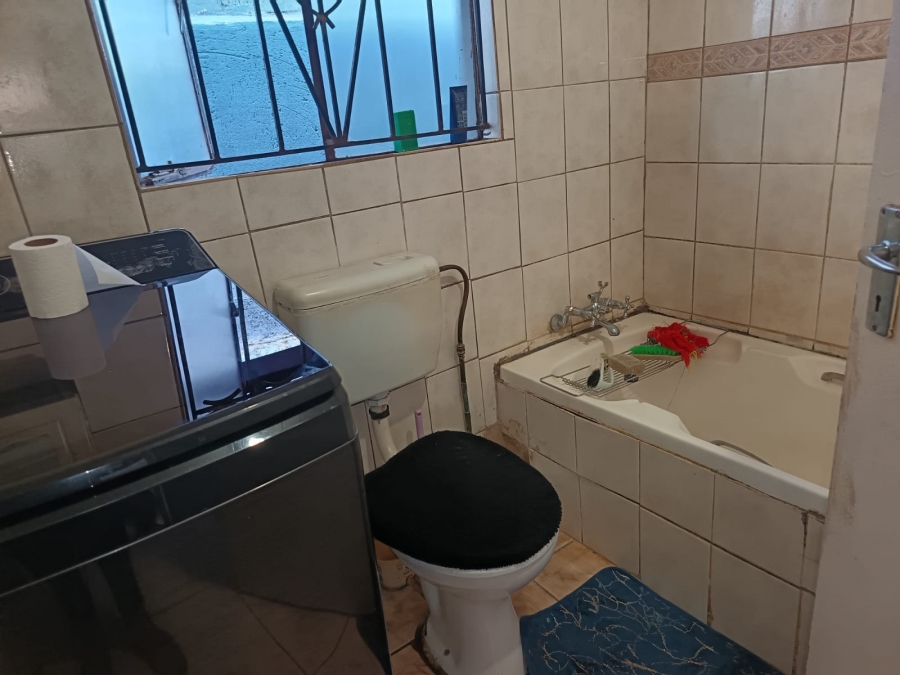 2 Bedroom Property for Sale in Ililiba Gauteng
