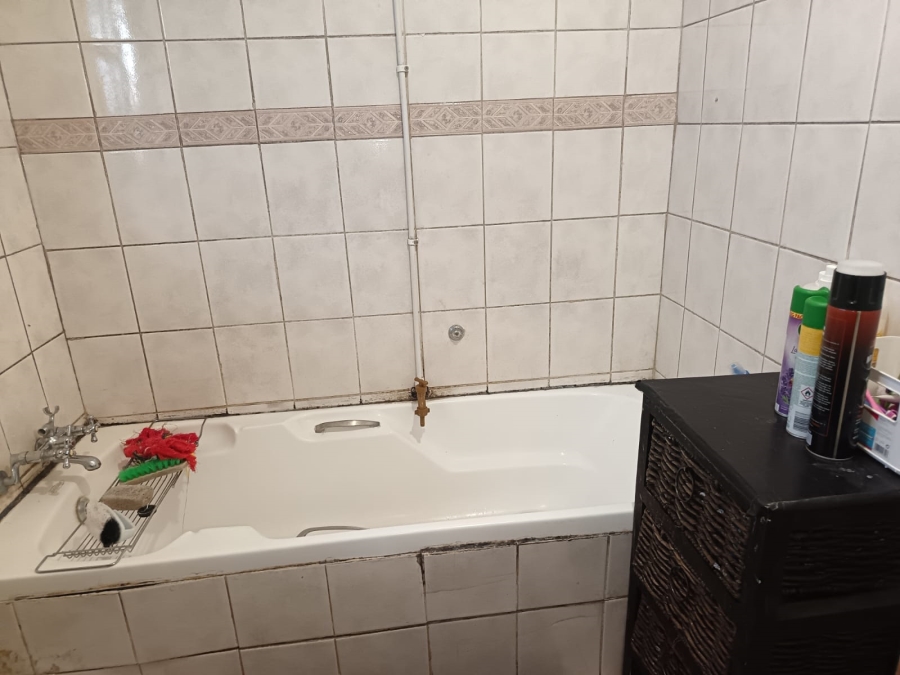 2 Bedroom Property for Sale in Ililiba Gauteng