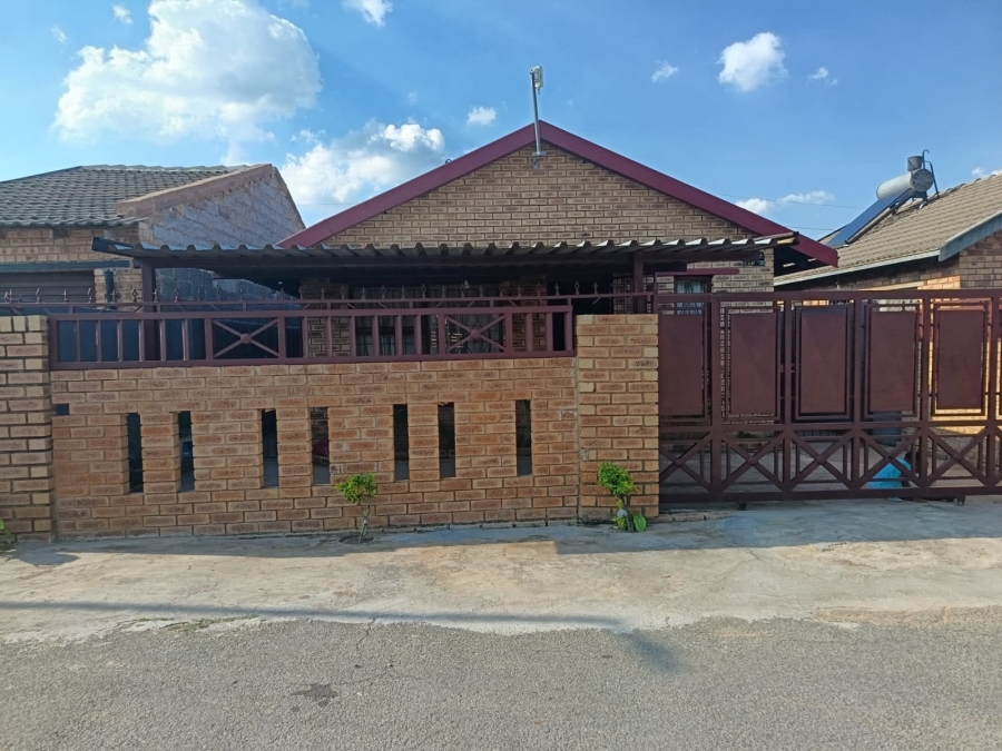 2 Bedroom Property for Sale in Ililiba Gauteng