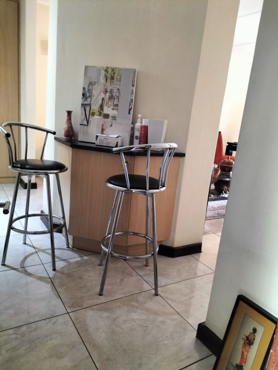 2 Bedroom Property for Sale in Beverley Gauteng