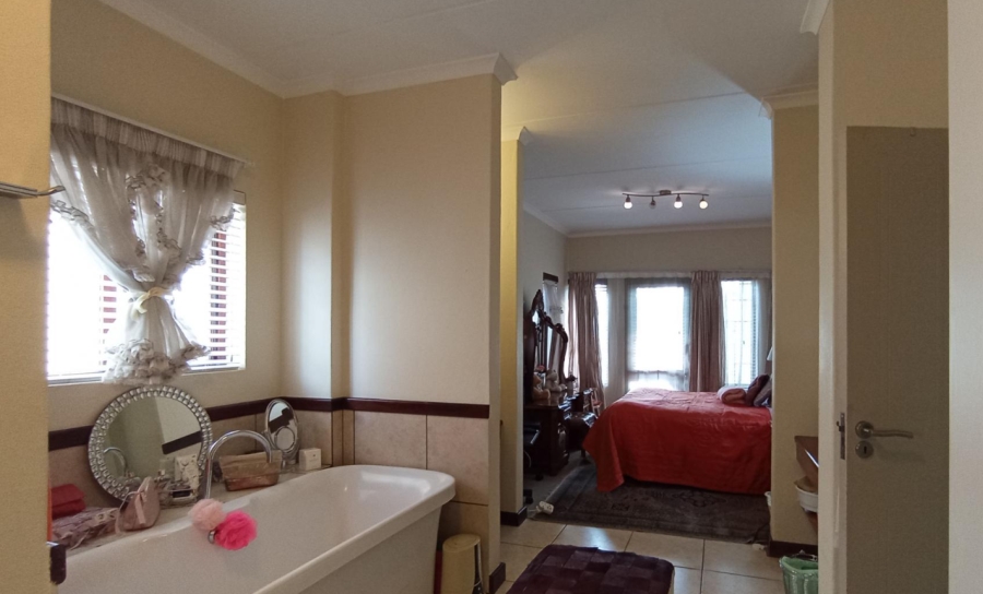 2 Bedroom Property for Sale in Beverley Gauteng