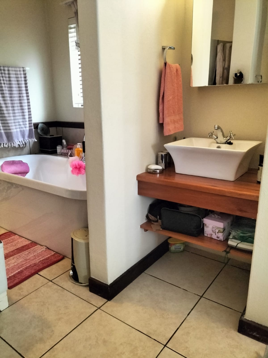 2 Bedroom Property for Sale in Beverley Gauteng
