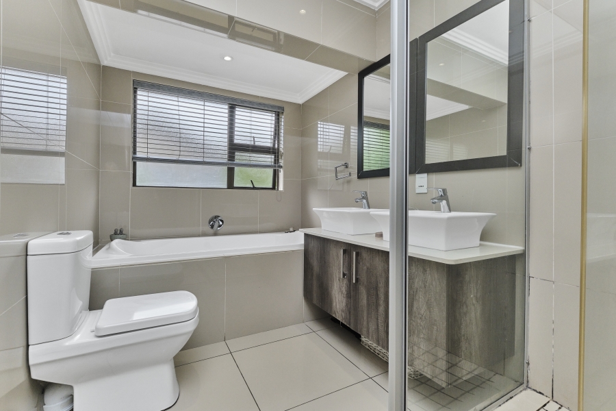 3 Bedroom Property for Sale in Barbeque Downs Gauteng