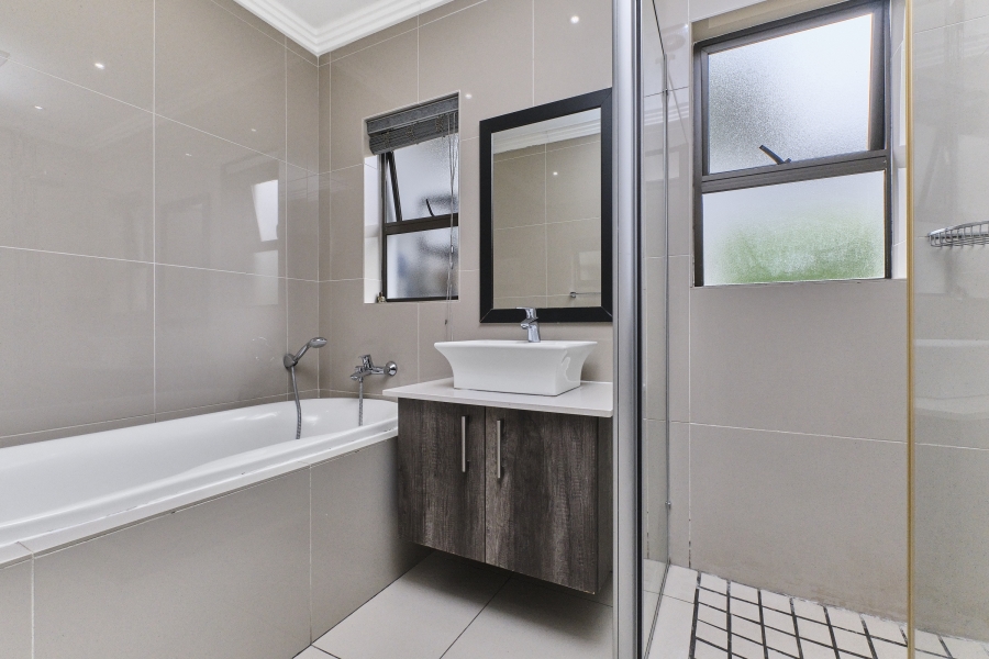 3 Bedroom Property for Sale in Barbeque Downs Gauteng