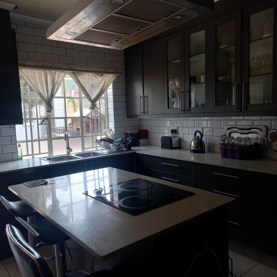 3 Bedroom Property for Sale in Orange Grove Gauteng