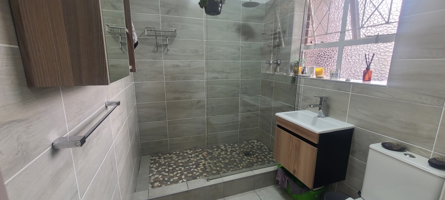 1 Bedroom Property for Sale in Edenvale Central Gauteng