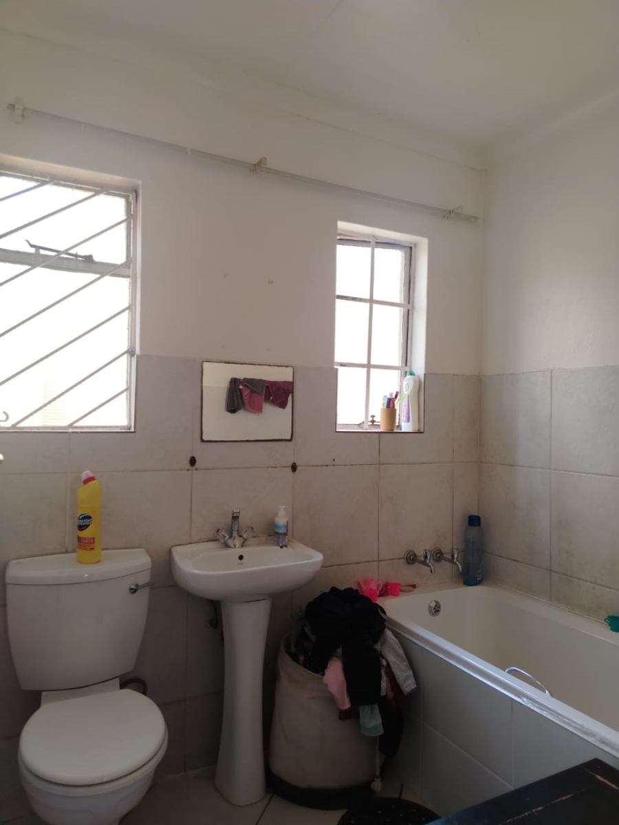 2 Bedroom Property for Sale in Roodekop Gauteng
