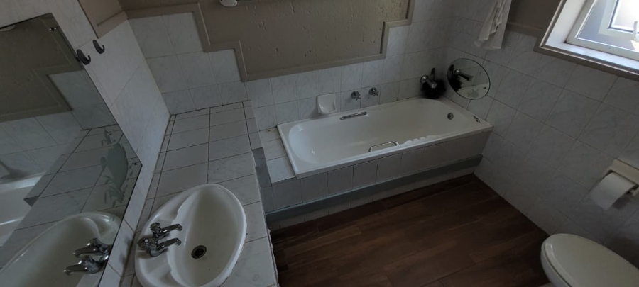 2 Bedroom Property for Sale in Lakefield Gauteng