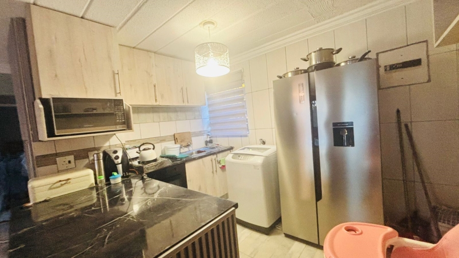 2 Bedroom Property for Sale in Ravenswood Gauteng