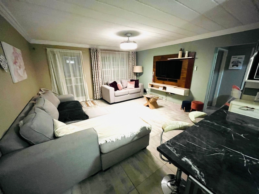 2 Bedroom Property for Sale in Ravenswood Gauteng