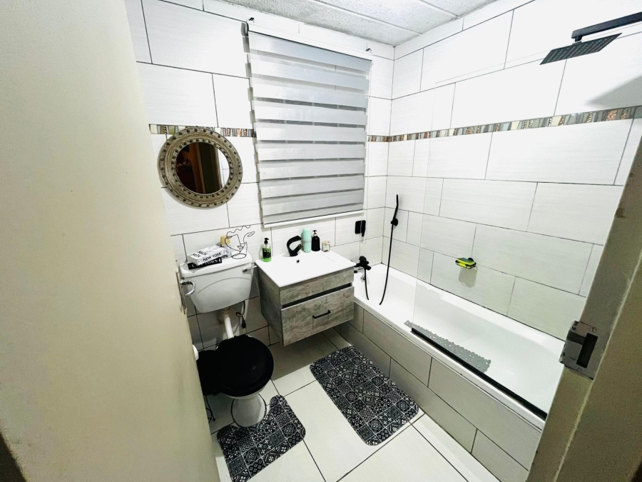 2 Bedroom Property for Sale in Ravenswood Gauteng