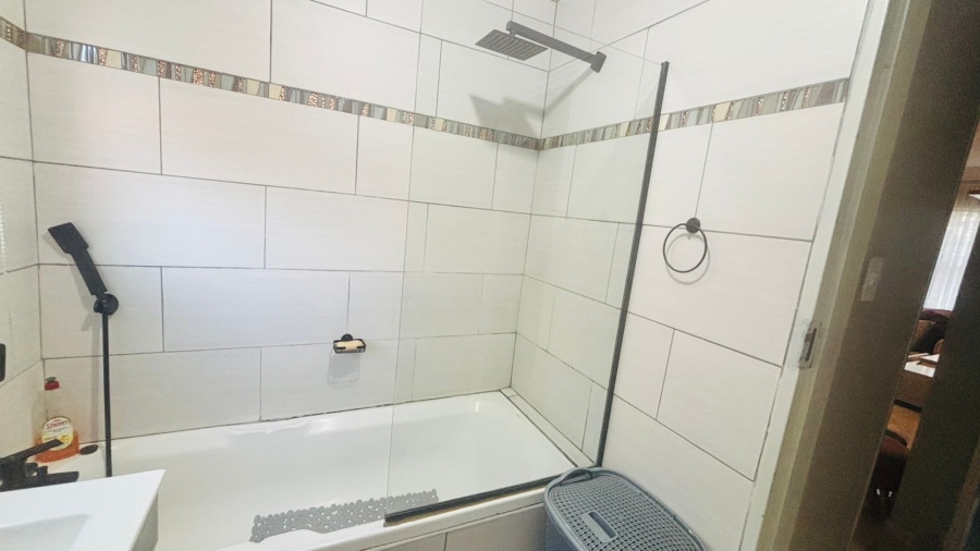 2 Bedroom Property for Sale in Ravenswood Gauteng