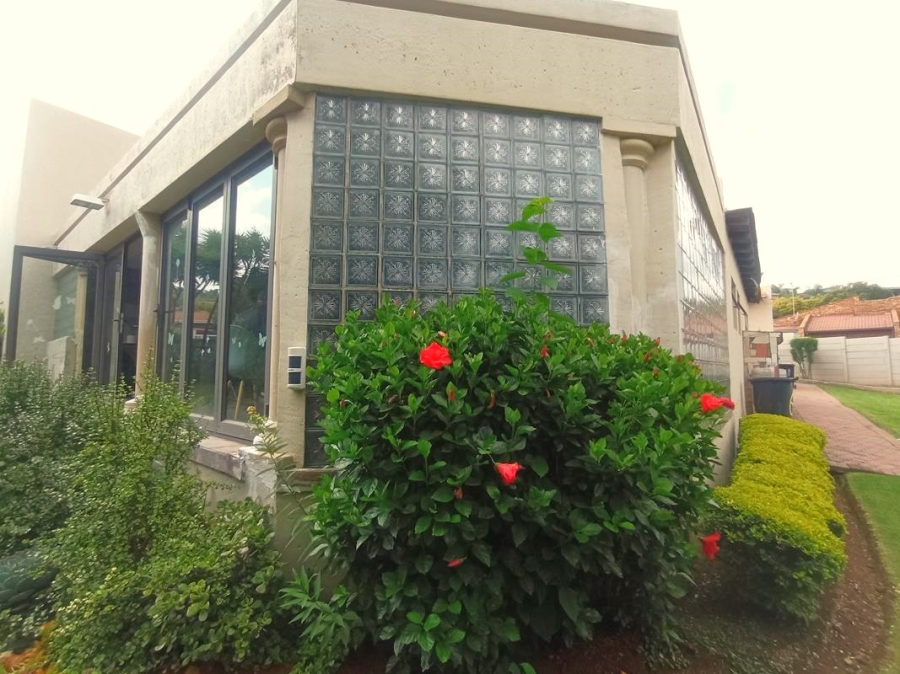 3 Bedroom Property for Sale in Mulbarton Gauteng