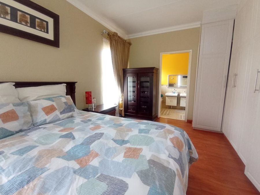 3 Bedroom Property for Sale in Mulbarton Gauteng