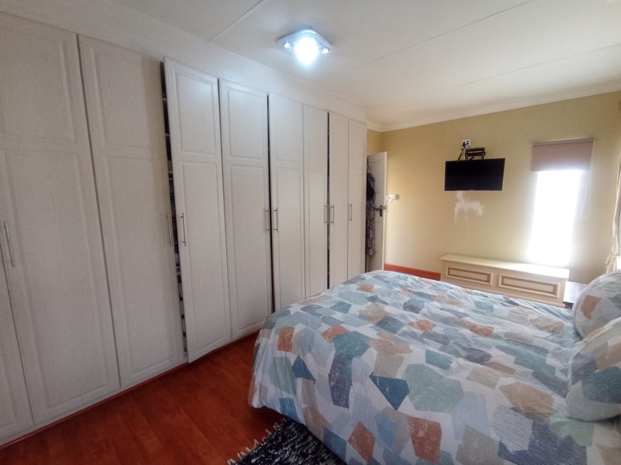 3 Bedroom Property for Sale in Mulbarton Gauteng