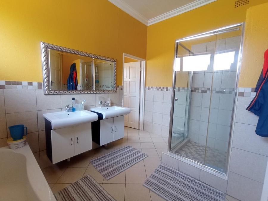 3 Bedroom Property for Sale in Mulbarton Gauteng