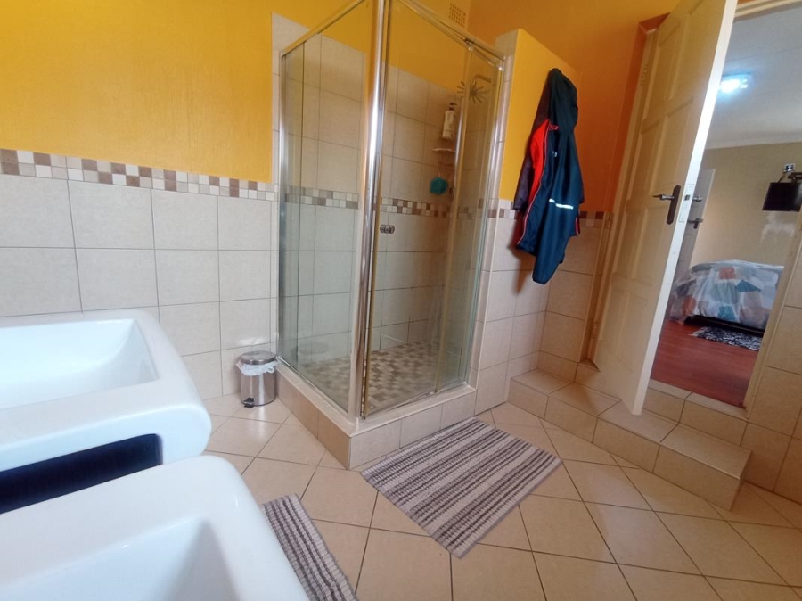 3 Bedroom Property for Sale in Mulbarton Gauteng