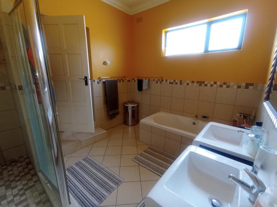 3 Bedroom Property for Sale in Mulbarton Gauteng