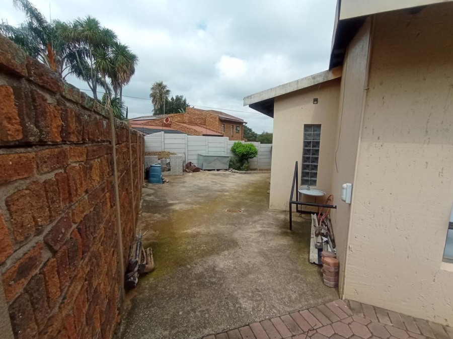 3 Bedroom Property for Sale in Mulbarton Gauteng