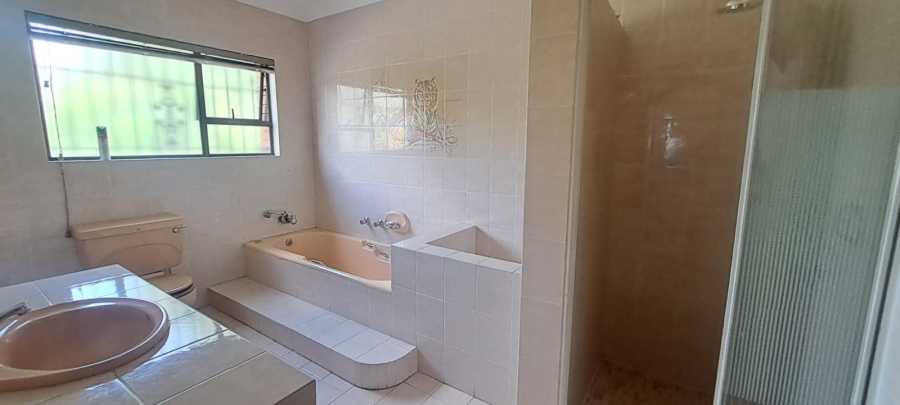 5 Bedroom Property for Sale in Sunward Park Gauteng