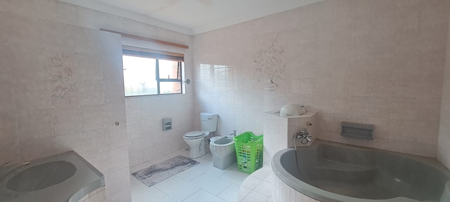 5 Bedroom Property for Sale in Sunward Park Gauteng