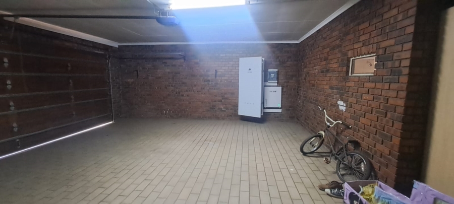 5 Bedroom Property for Sale in Sunward Park Gauteng