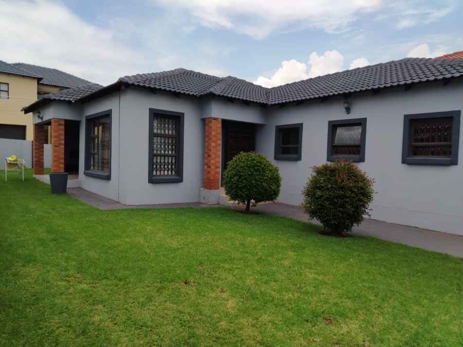 3 Bedroom Property for Sale in Wildtuinpark Gauteng