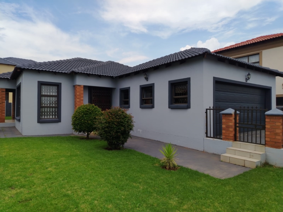 3 Bedroom Property for Sale in Wildtuinpark Gauteng