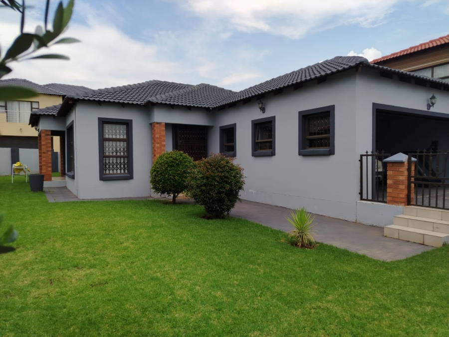 3 Bedroom Property for Sale in Wildtuinpark Gauteng