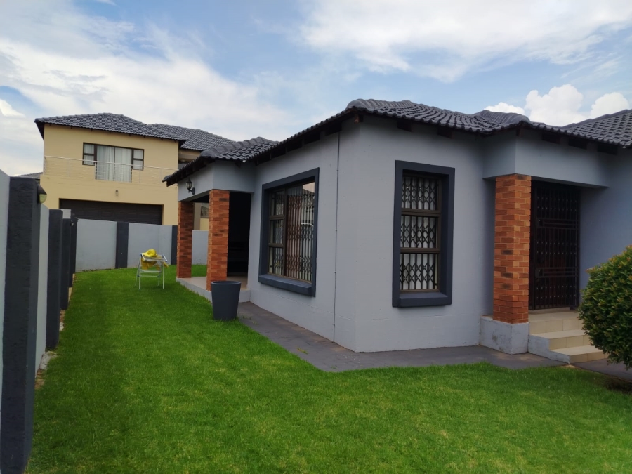 3 Bedroom Property for Sale in Wildtuinpark Gauteng