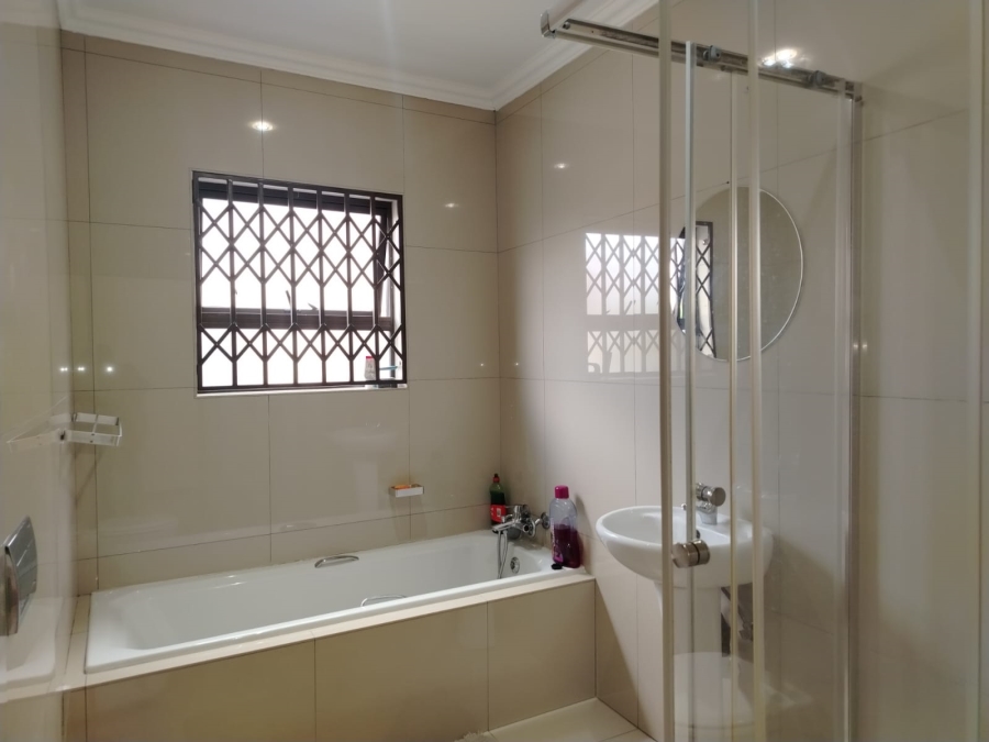 3 Bedroom Property for Sale in Wildtuinpark Gauteng