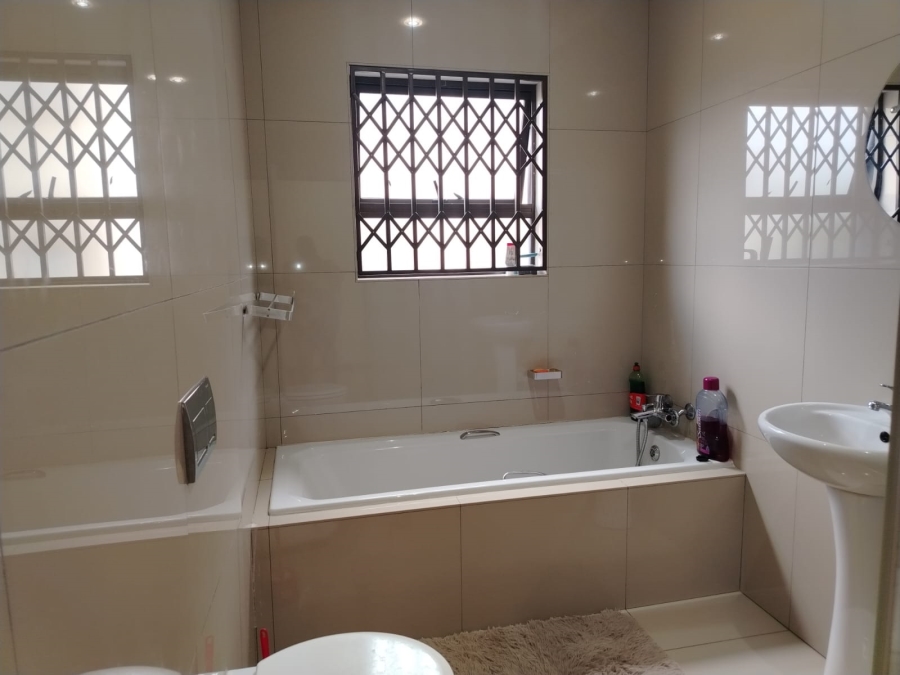 3 Bedroom Property for Sale in Wildtuinpark Gauteng