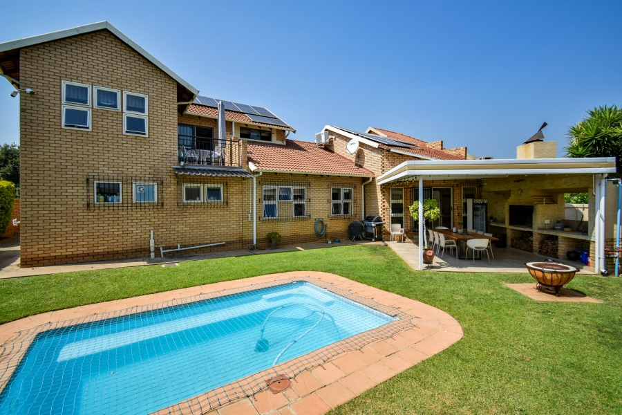 To Let 5 Bedroom Property for Rent in Garsfontein Gauteng