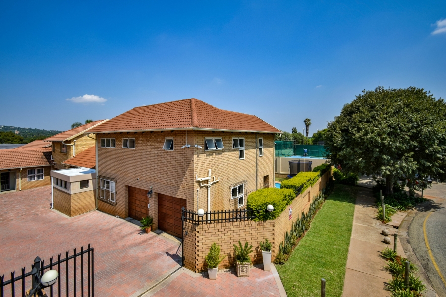 To Let 5 Bedroom Property for Rent in Garsfontein Gauteng